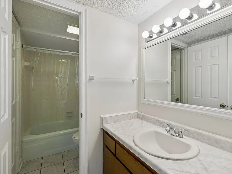1129 W Main St #8 — Photo 8