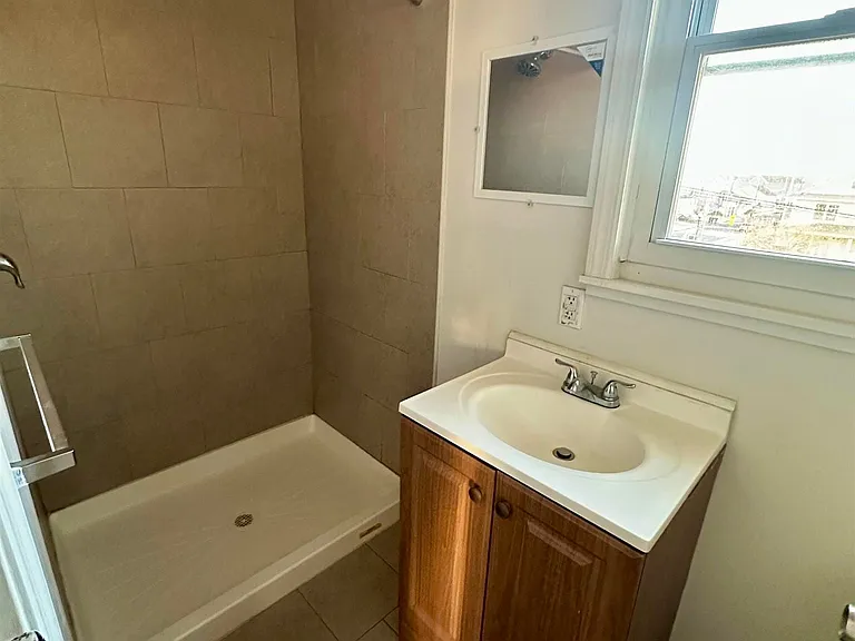 37 N Massachusetts Ave #3 — Photo 14