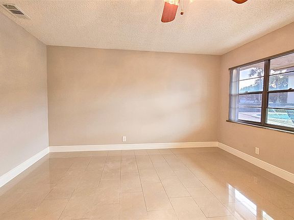 5th image of 416 Lakeside Dr APT 129