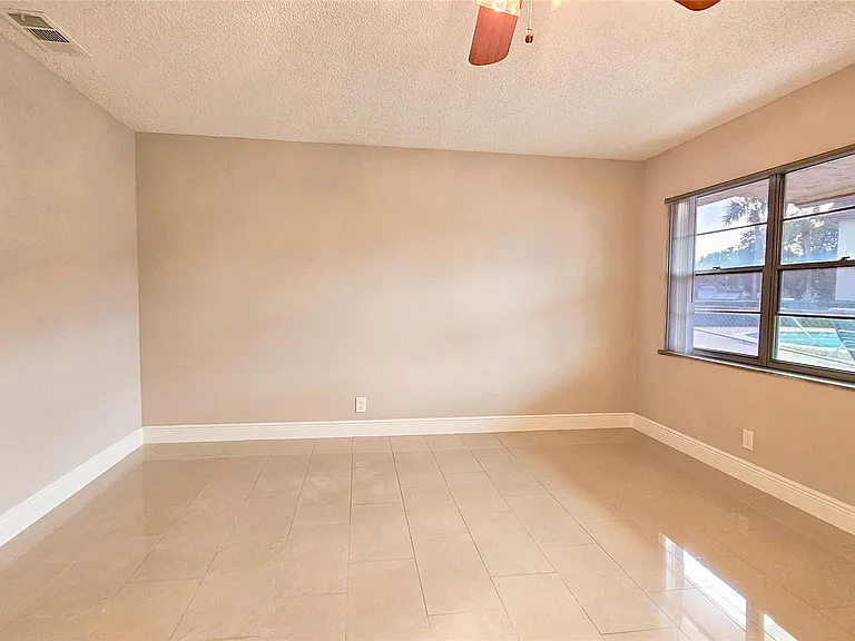 416 Lakeside Dr #129 — Photo 5