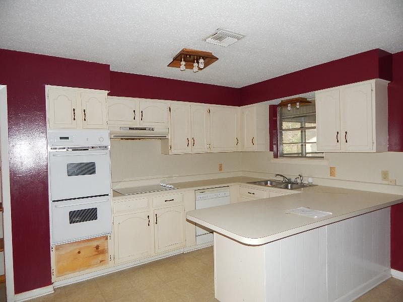 2nd image of 319 Saint Nicholas St