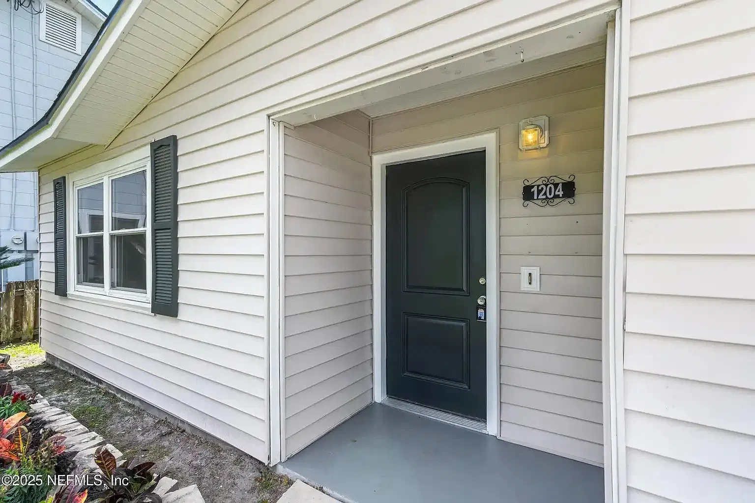 3 bed, 1046 sqft, $2,200 — Photo 2
