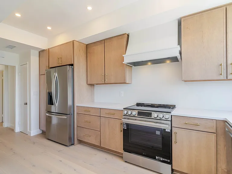 1305 N Columbus Ave #208 — Photo 16