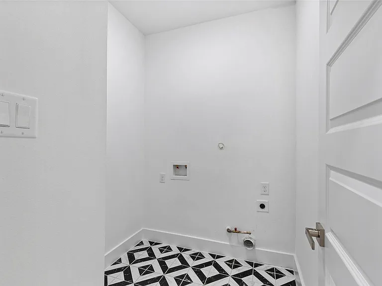 8109 Hamlet St #B — Photo 7