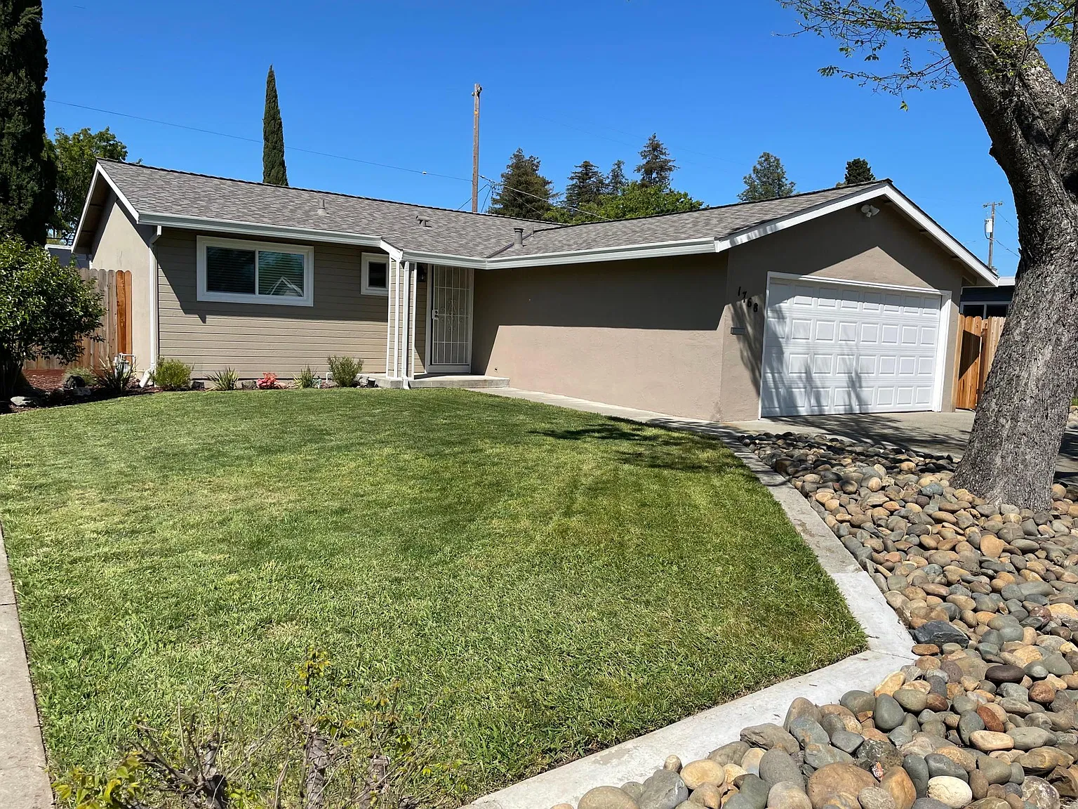 3 bed, 960 sqft, $2,450 — Photo 1