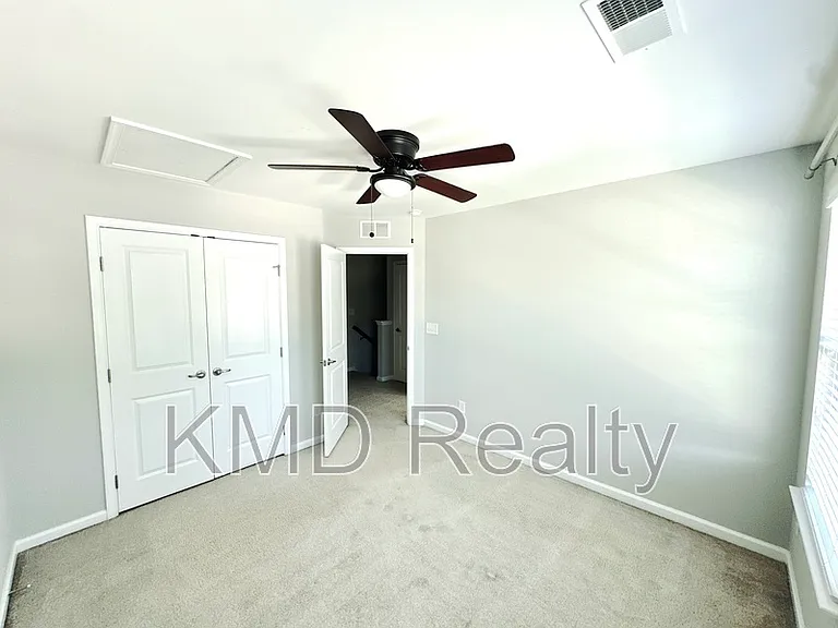 1935 Fleetwood Dr — Photo 10