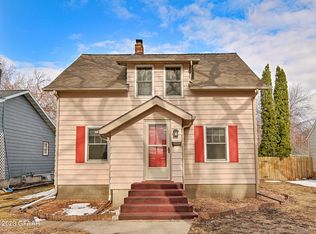 619 S 9th St, Grand Forks, ND 58201
