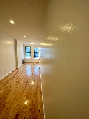 Rented by Max Apt LLC | media 48