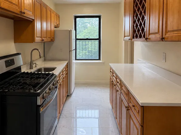 (undisclosed Address), Larchmont, NY 10538