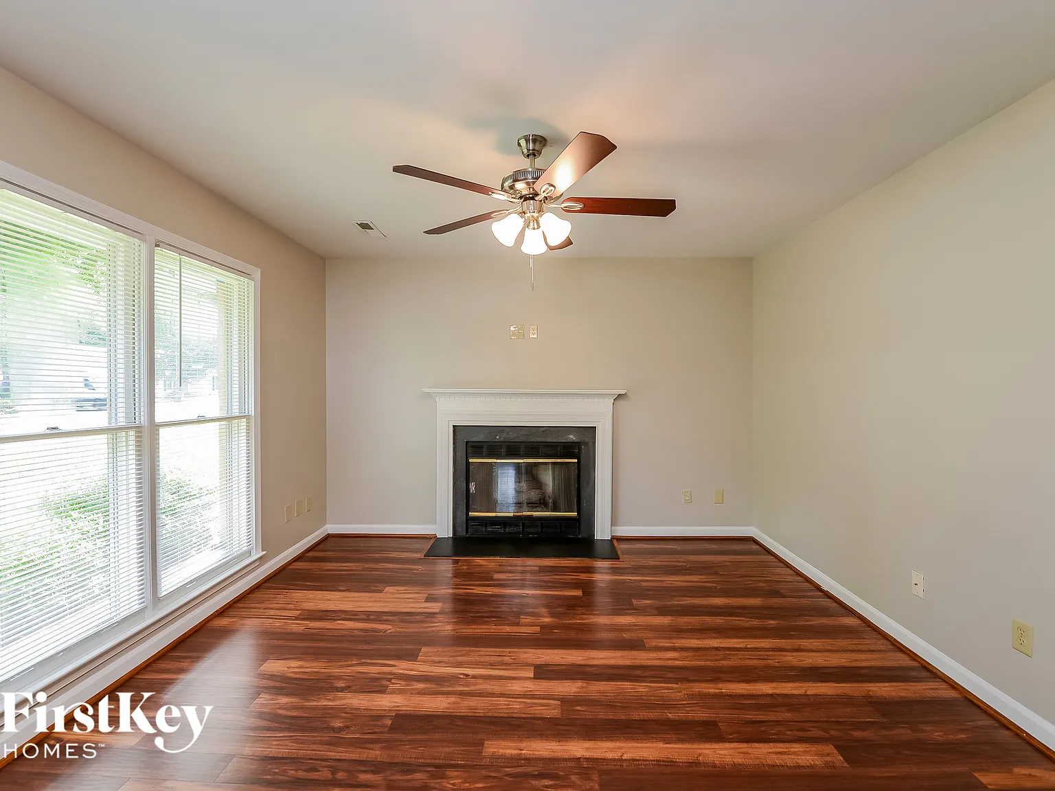 3 bed, 2.0 bath, 1105 sqft, $2,005 — Photo 3
