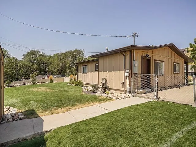 2561 E 6550 S — Photo 21