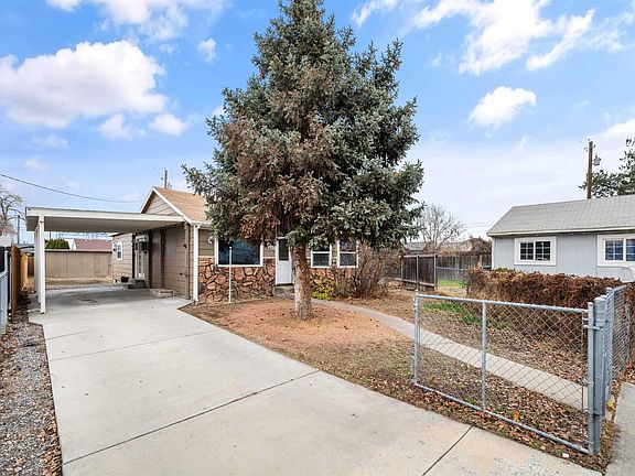2nd image of 1004 Warren Ct