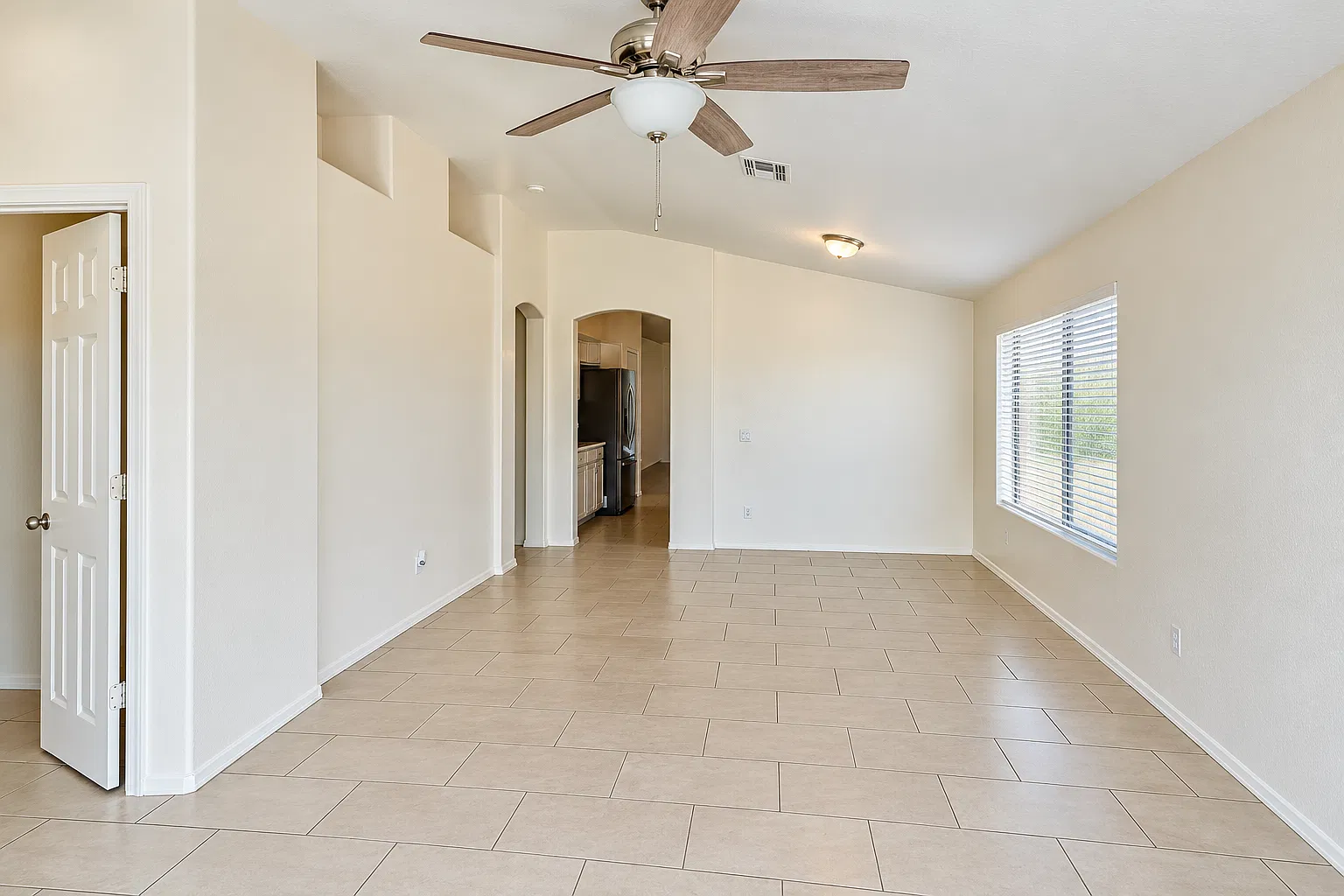 4 bed, 1846 sqft, $2,200 — Photo 4