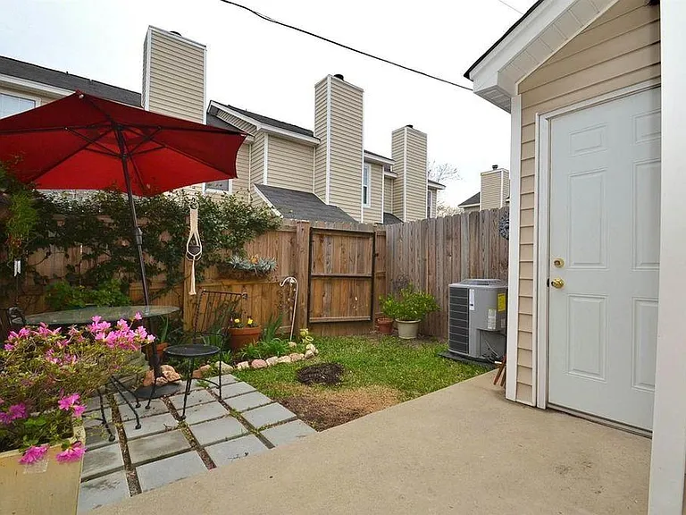 111 Mulberry Ln — Photo 16
