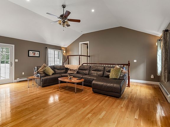 5th image of 33 Russell Rd