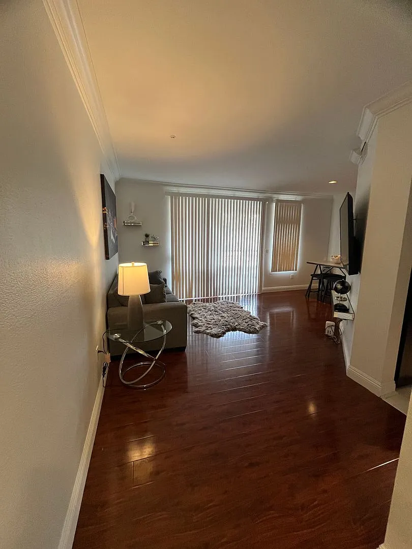 Meridian Fully Furnished Condo With Strip & High Roller View. Includes Gas, Electric And Internet — Photo 3