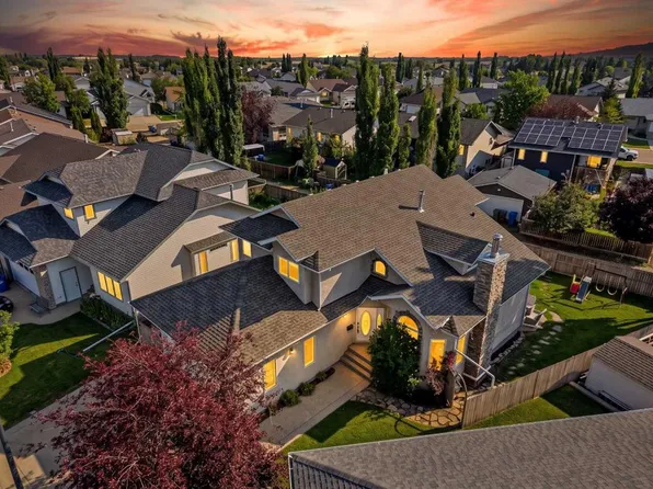 21 W Leung Close, Red Deer, AB T4R 2W6