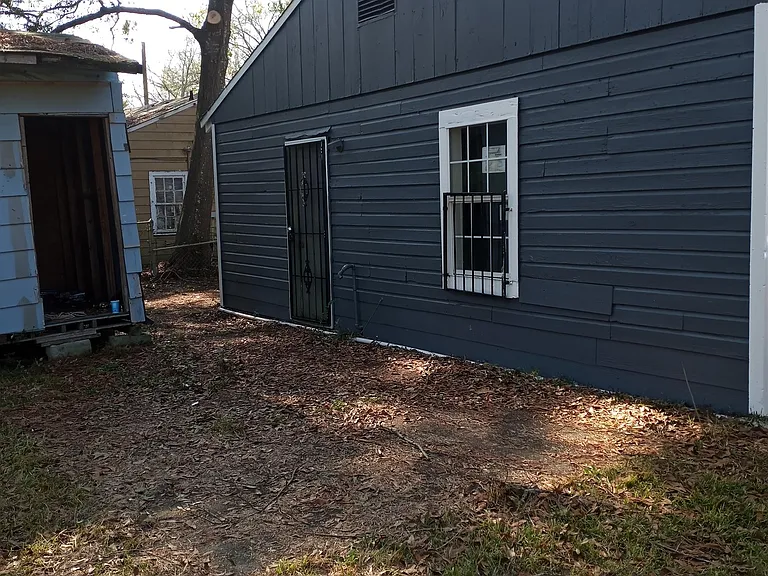 210 Eisenhower St — Photo 10
