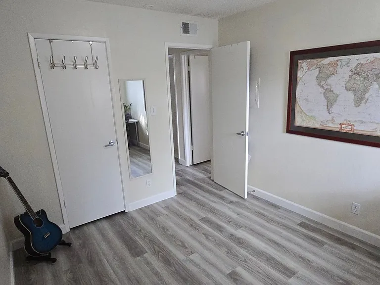 1901 Donner Ave #4 — Photo 5