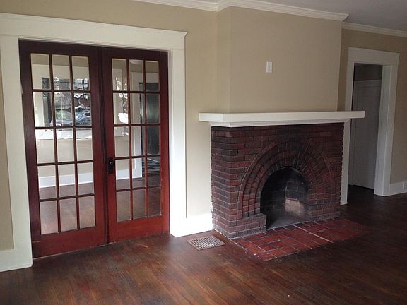 4th image of 424 Arlington Ave #A