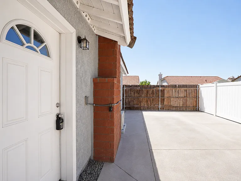 12549 Lasselle St — Photo 2