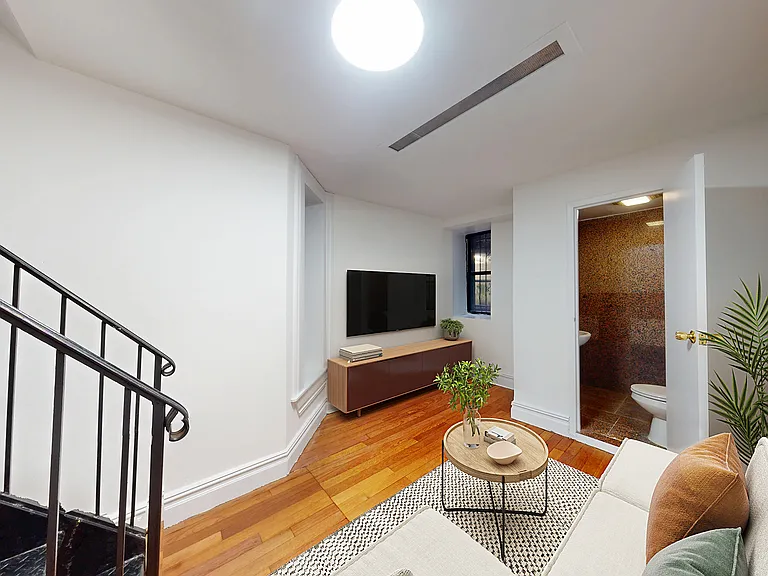 142 W 109th St #1E — Photo 2