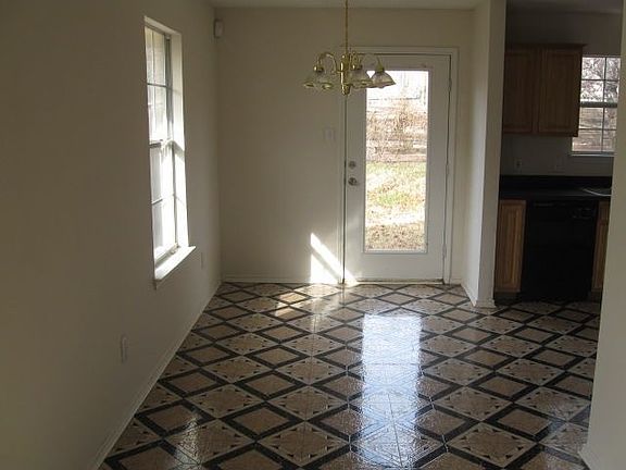 5th image of 4519 Falls Dr