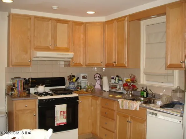 174 Davis Ave #3A, Greenwich, CT 06830