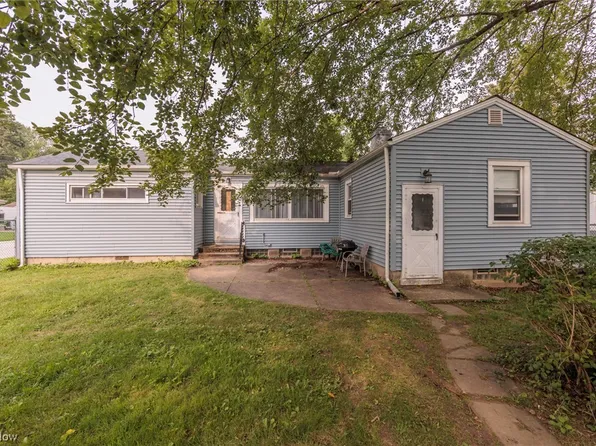 83 Crocker St, Berea, OH 44017