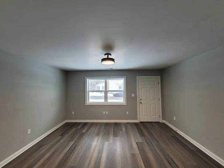 640 W Walnut St — Photo 6