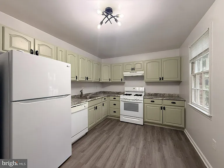 784 Quince Orchard Blvd #P2 — Photo 9
