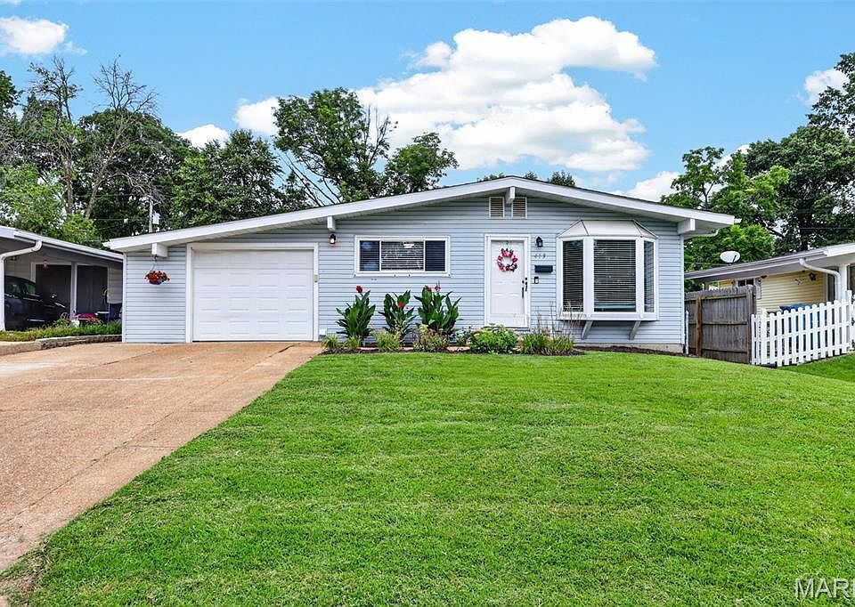 1st image of 413 Saint Lawrence Dr
