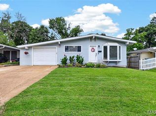 413 Saint Lawrence Dr, Ballwin, MO 63021
