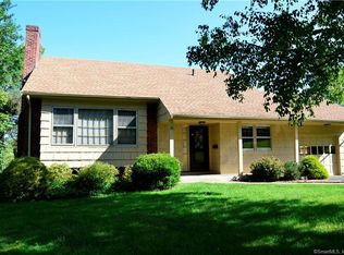 20 Downing Cir, Bloomfield, CT 06002