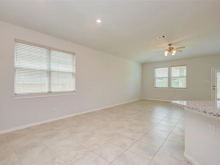 2425 Temple Crag Dr — Photo 10