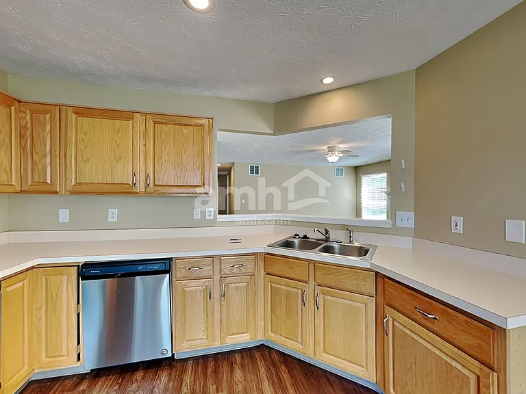 7304 Wethersfield Dr — Photo 4