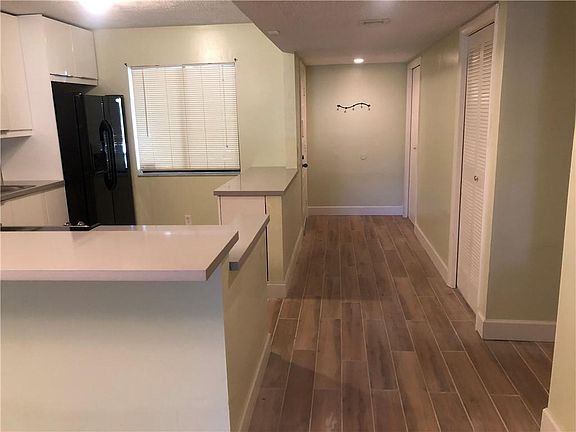 4th image of 302 Lakeview Dr