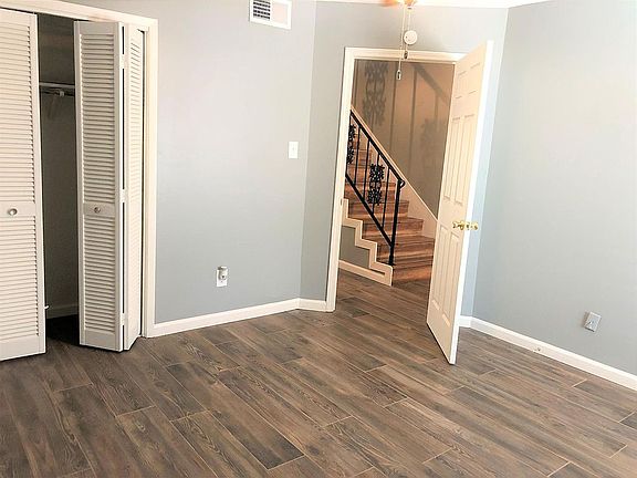 1st Floor Guest Room
