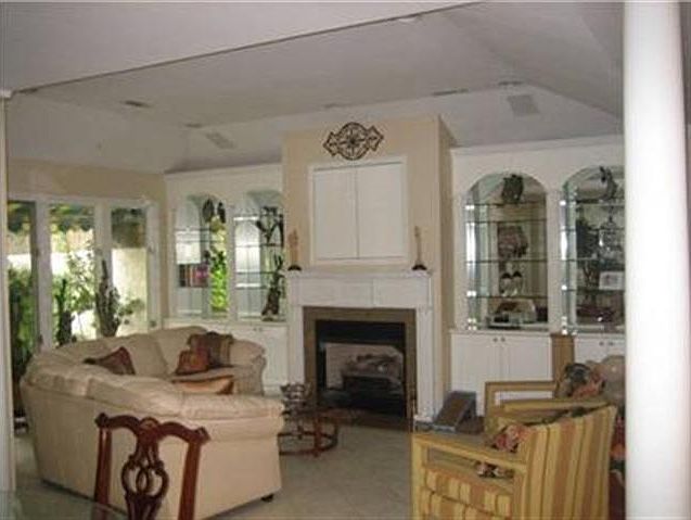2nd image of 5 Martinique Ct.