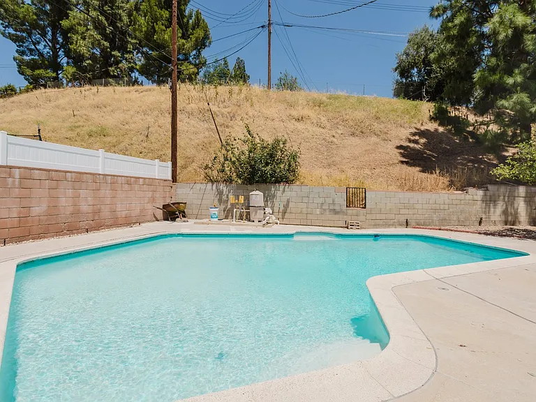 9540 Debra Ave — Photo 52