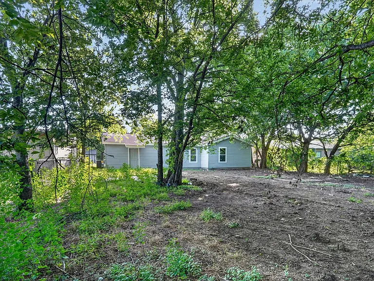 541 NW King St — Photo 23