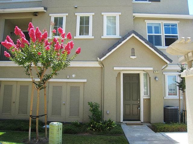 1st image of 2076 Sheffield Dr