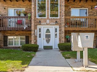 1203 Shoemaker Dr, Westland, MI 48185