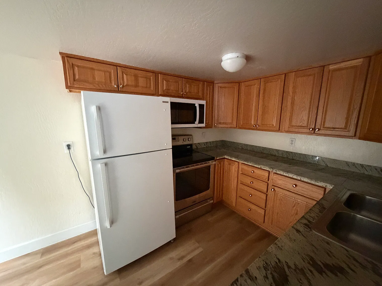 2 bed, 1.5 bath, 968 sqft, $3,500 — Photo 4