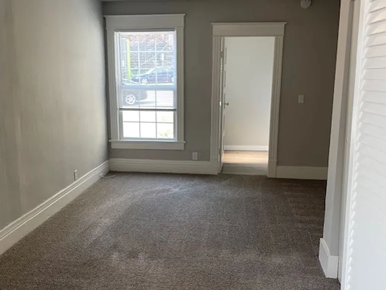 Farrah Apartments: 1 & 2 Bedroom Renovated Units — Photo 48