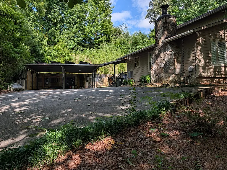 505 Winding Way — Photo 3