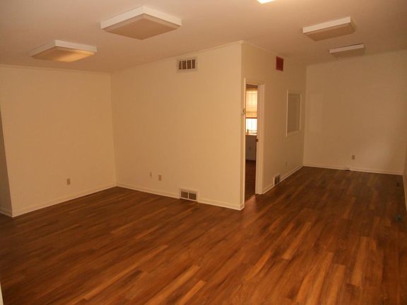3rd image of 437 Franklin St
