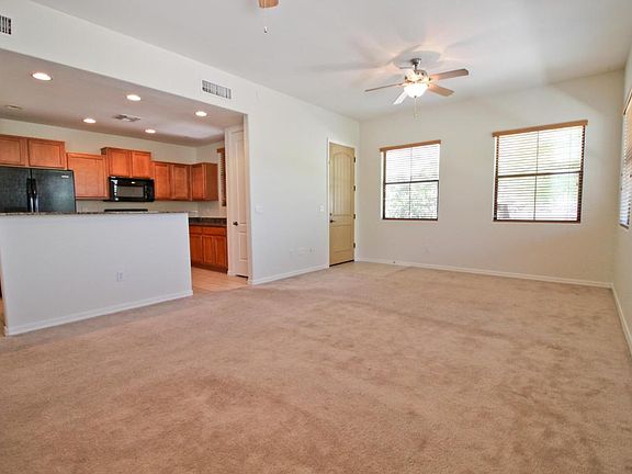 4th image of 10055 N 142nd St Unit 1000