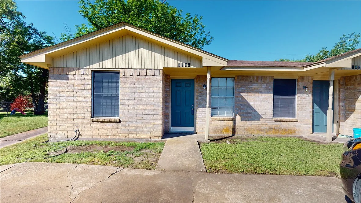 2 bed, 1.0 bath, 798 sqft, $1,175 — Photo 1