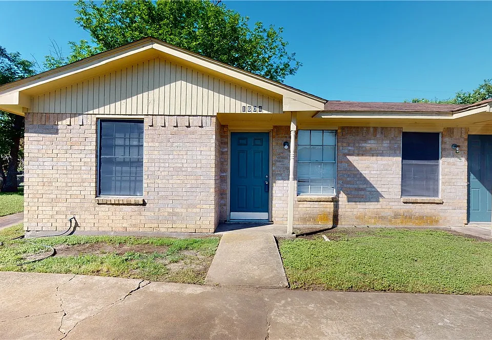 1601 Cloverdale Cir